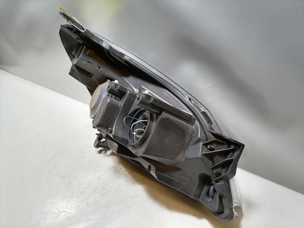 Opel Astra H Scheinwerfer vorn links Halogen schwarzer Hintergrund Zubehör Bj.2004